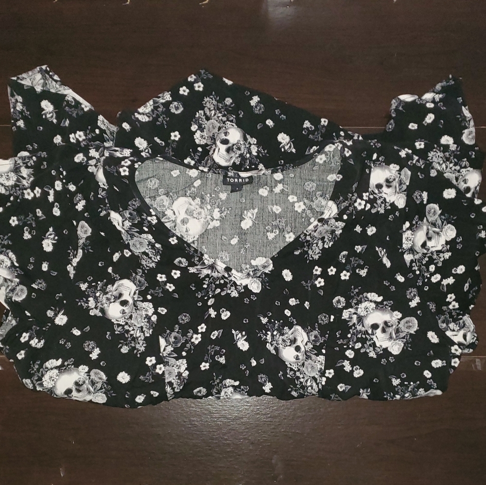 Torrid Short Sleeve Skull & Flower Blouse - 2